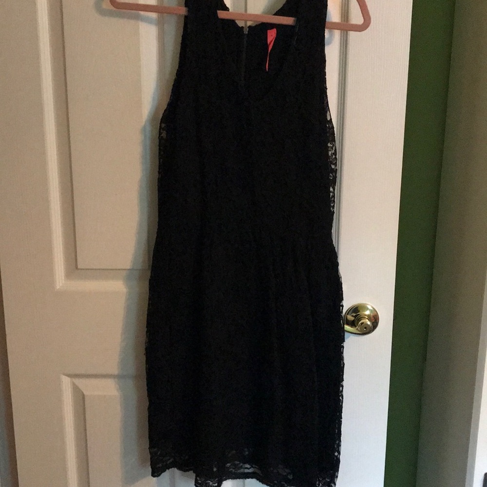 BLACK LACE DRESS SIZE LARGE (FITS LIKE 6 8)